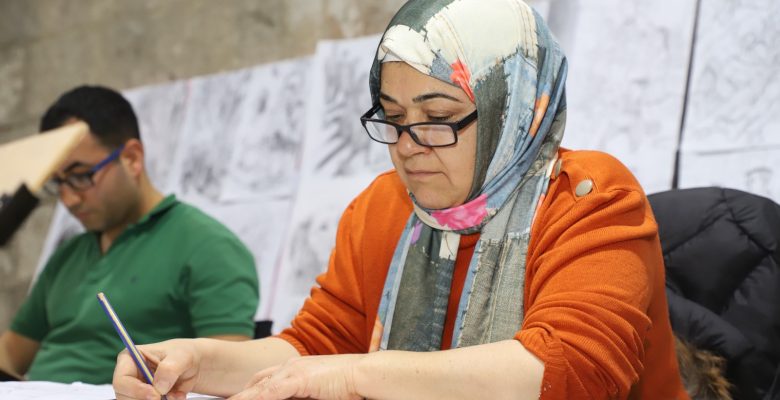 Hayaline, Akdeniz Belediyesi’nin kurslarıyla ulaşmaya çalışıyor