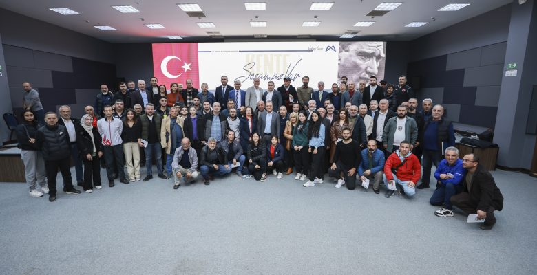 BAŞKAN SEÇER, ‘KENT KATILIMI BULUŞMALARI’ KAPSAMINDA AMATÖR SPOR KULÜPLERİ İLE BİR ARAYA GELDİ  “SPORA VE SPORCUYA DESTEK GELECEK DÖNEMDE DE ARTARAK DEVAM EDECEK”  “SPOR, HER ŞEYİ BİR ARAYA GETİREN SİHİRLİ BİR ALANDIR”  SEÇER’DEN KENTE SPOR TESİSLERİ VE SAHA MÜJDESİ  “BEN HİÇBİR PROJEYİ OY BEKLENTİSİ İLE YAPMADIM