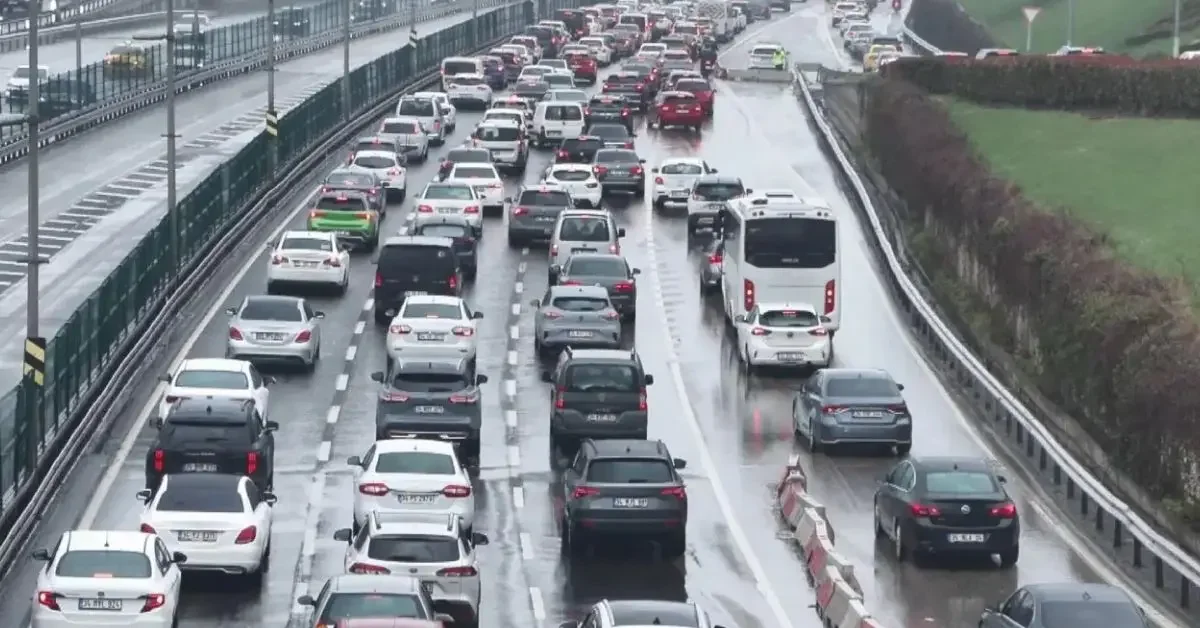 12 milyonu aşkın araç geçiş yaptı