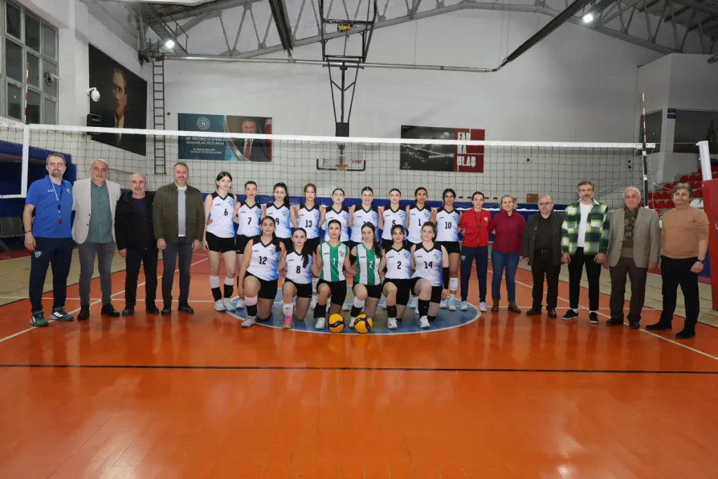 Artvinspor, kadın ve erkek bölgesel voleybol ligine hazırlanıyor