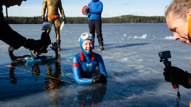 Buzun altında tek nefesle 141 metre yüzdü