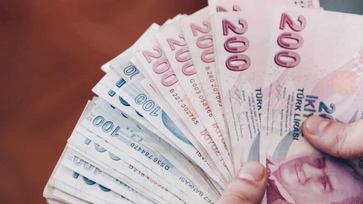 Emekliler bayram ikramiyesi artışını bekliyor