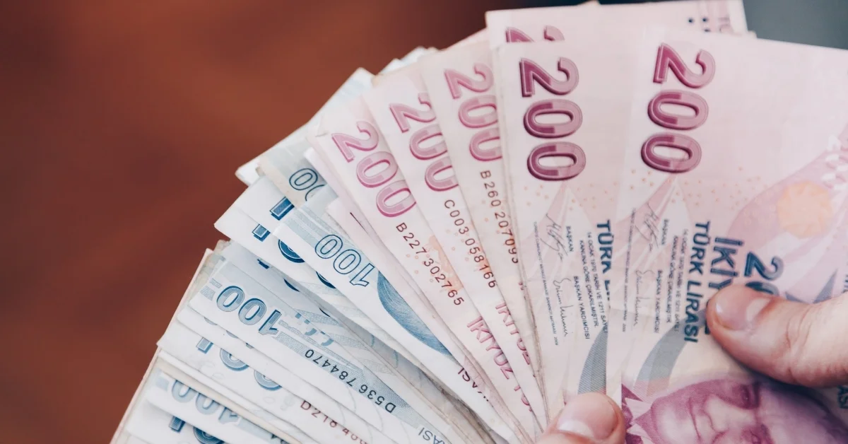 Emeklilere bayram ikramiyesi ve maaş ödemeleri başlıyor