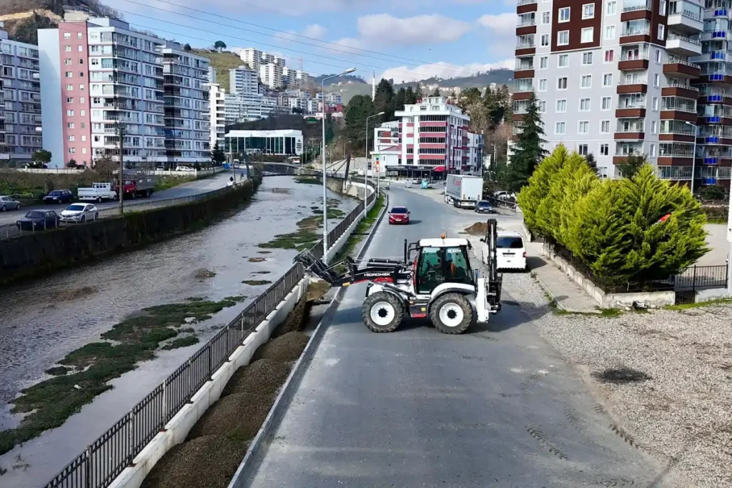 Giresun'da kaldırım çalışması devam ediyor