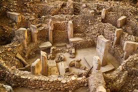 Göbeklitepe’de adak olarak yerleştirilmiş insan heykeli bulundu
