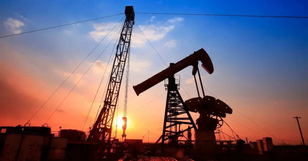 Savaş petrolü vurdu: Fiyatlar 110 doları aştı