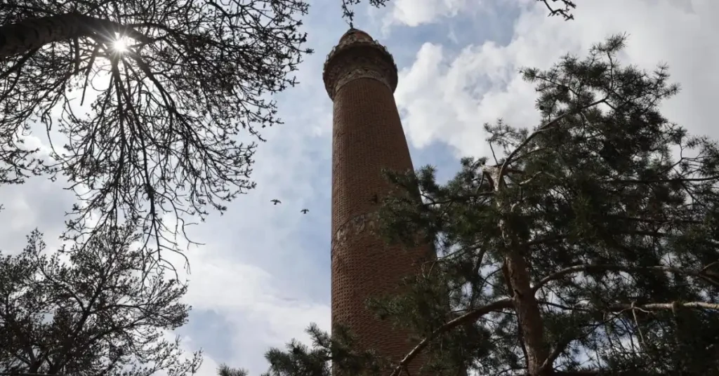 Eğik minareli Ulu Cami’de depreme karşı güçlendirme hamlesi