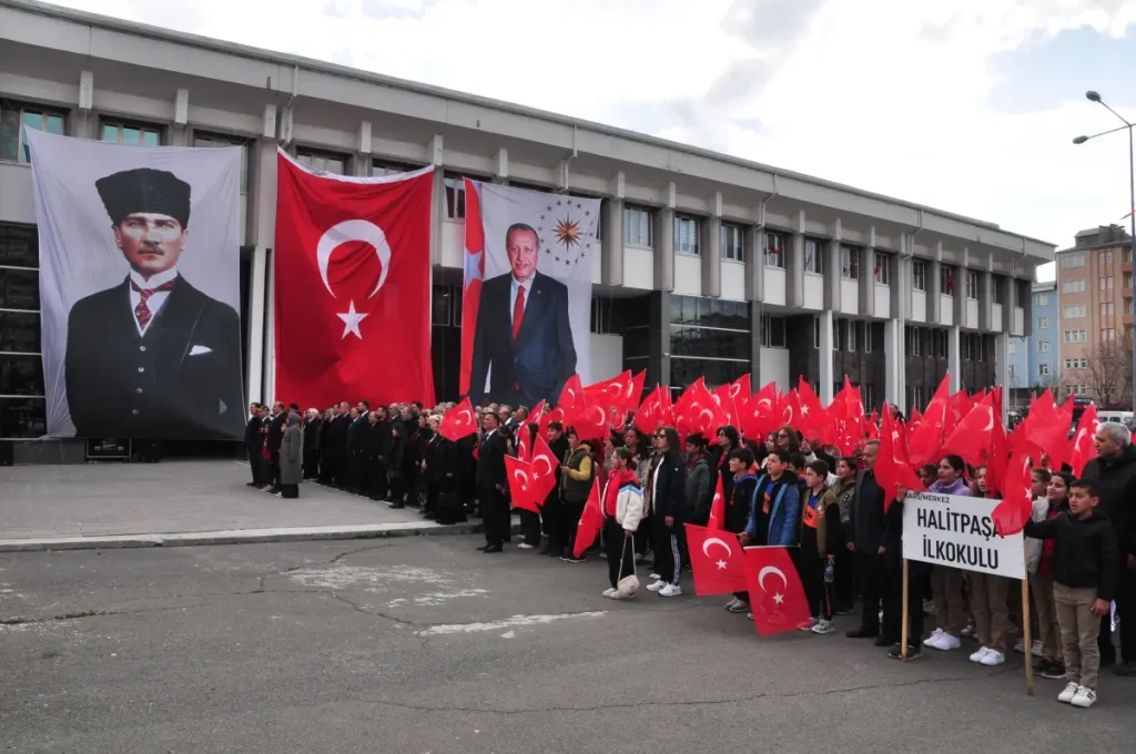 Kars’ta 23 Nisan Ulusal Egemenlik ve Çocuk Bayramı törenlerle kutlandı