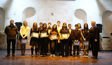 Minik ve genç piyanistler sahnede göz doldurdu