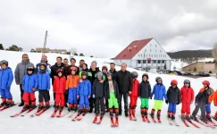 Vali Ziya Polat, “Karın yıldızları Sarıkamış’ta” projesi kapsamında öğrencilerle buluştu