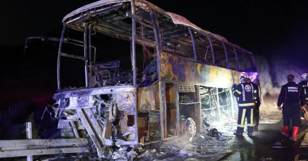 Denizli'de yolcu otobüsünde korkunç kaza: 8 ölü, 33 yaralı