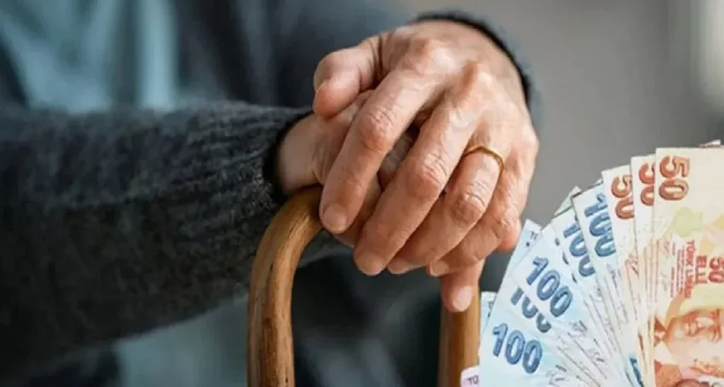 Emeklilerin gözü bayram ikramiyesinde: Ödeme takvimi bekleniyor
