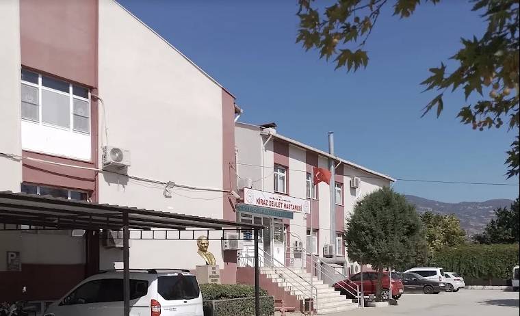 Sağlık-Sen İzmir 2 No’lu Şube Başkanı Ekrem Özdemir, yaptığı açıklamada,