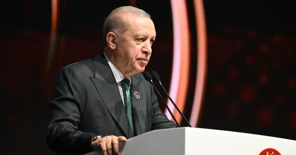 Biz CHP içindeki bu kavganın, bu iç savaşın tarafı değiliz