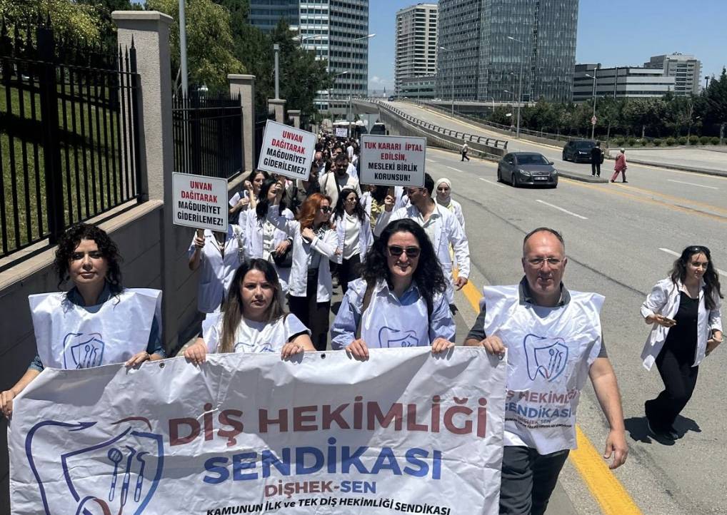 DİŞHEK-SEN tarafından yapılan açıklamada, Tıpta Uzmanlık Kurulu’nun (TUK) diş hekimliğinde