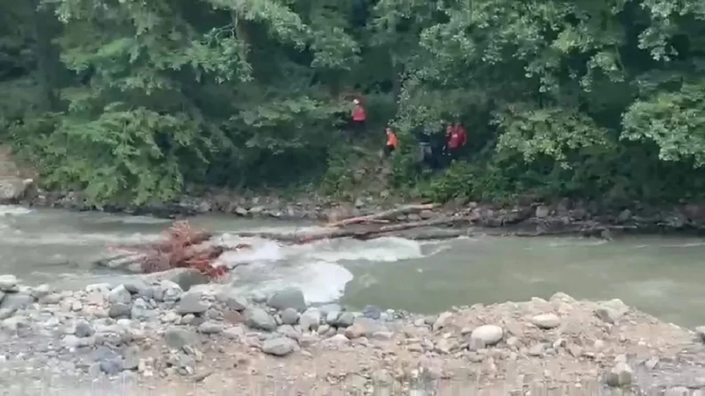 Rize’de kayıp kişi aranırken acı haber geldi: AFAD personeli hayatını kaybetti