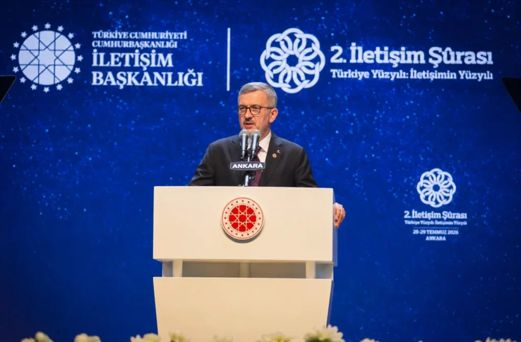 Dezenformasyonla mücadele, hakikatin korunması meselesidir