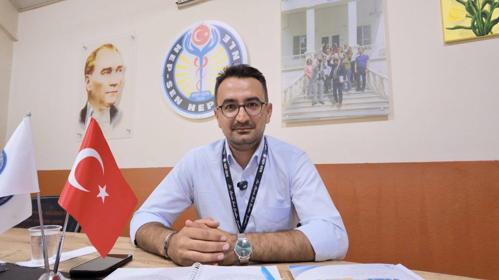 HEP-SEN Sendikası İzmir İl Başkanı Kemal Yılmaz, Ege Üniversitesi Hastanesi’nde