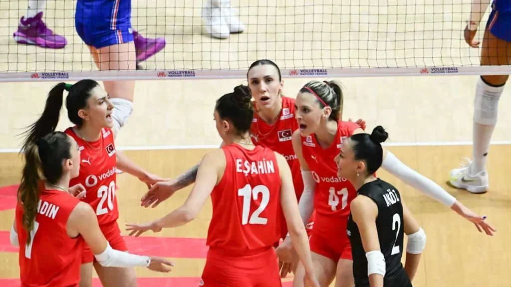Filenin Sultanları VNL'ye moralli gidiyor: Tayland engelini 3-1'le aştı