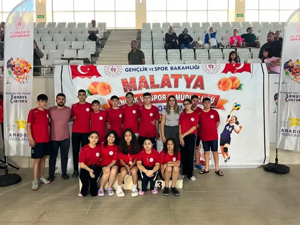 Kars yüzme takımı Türkiye finalleri'ne damga vurdu