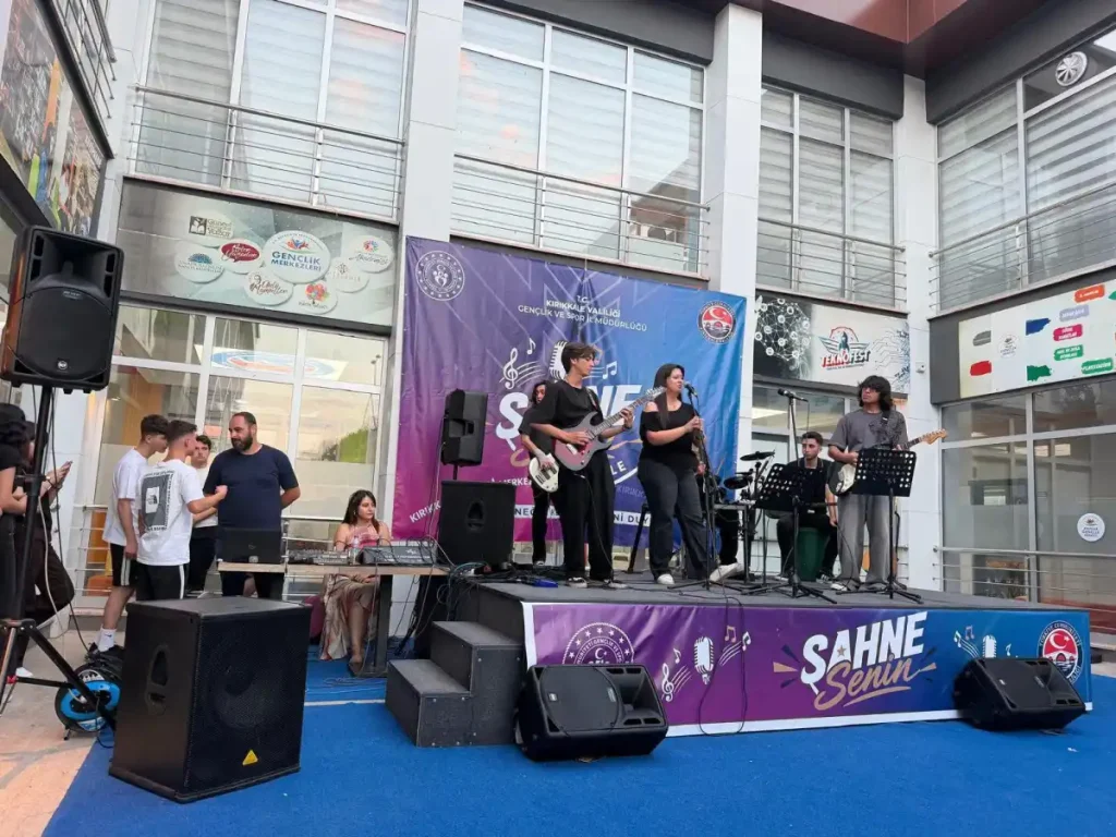 Kırıkkale'de gençler yeteneklerini sahneye taşıdı