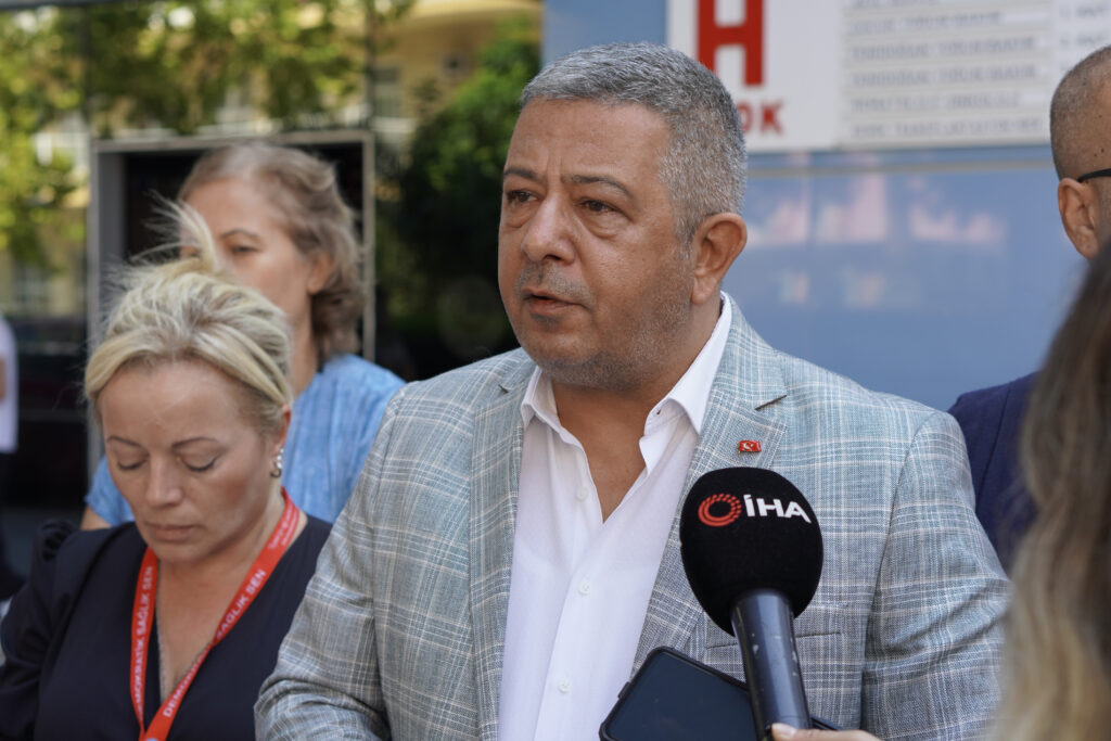 Demokratik Sağlık Sen Genel Başkanı Togan Demircan, İzmir'den kendi ürettikleri