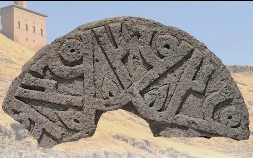 Üzerinde “Hz. Muhammed” yazan taş bulundu