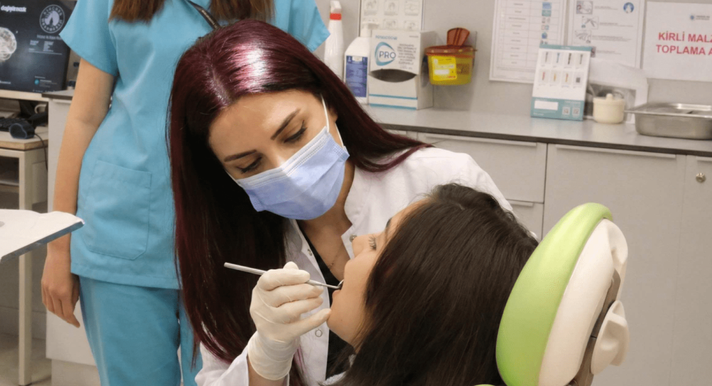 Diş hekimliği eğitiminde teknolojik gelişmeler ve farklı klinik vakalar, öğrencilerin