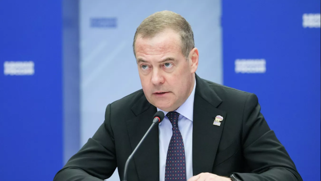 Medvedev: Grönland referandumla Rusya'ya katılabilir